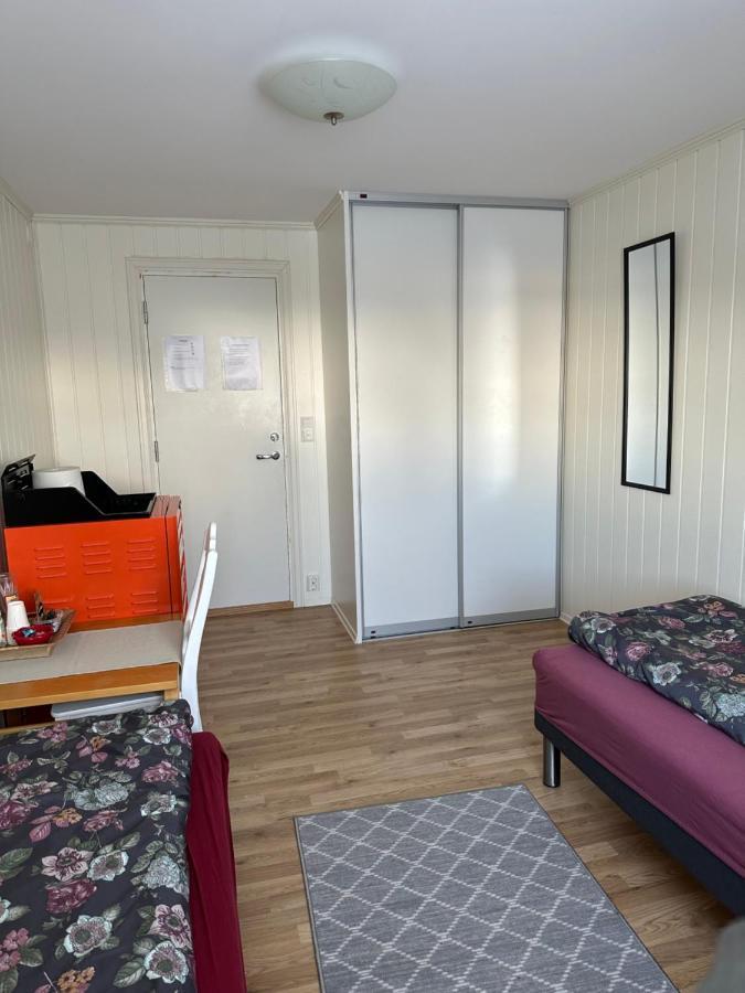 Bedroom In City Centre, No Shower Available Олесун Екстериор снимка
